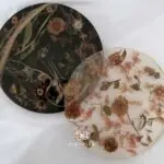Mẫu bàn trà epoxy resin tròn với 2 tone màu chính đen và hồng