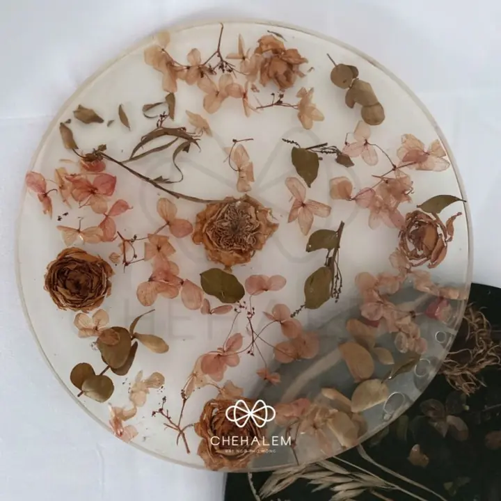Khách hàng có thể chọn resin đục hoặc trong