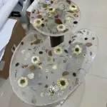 Ngoài resin đục, Chehalem vẫn sản xuất bàn epoxy resin trong cho mẫu này