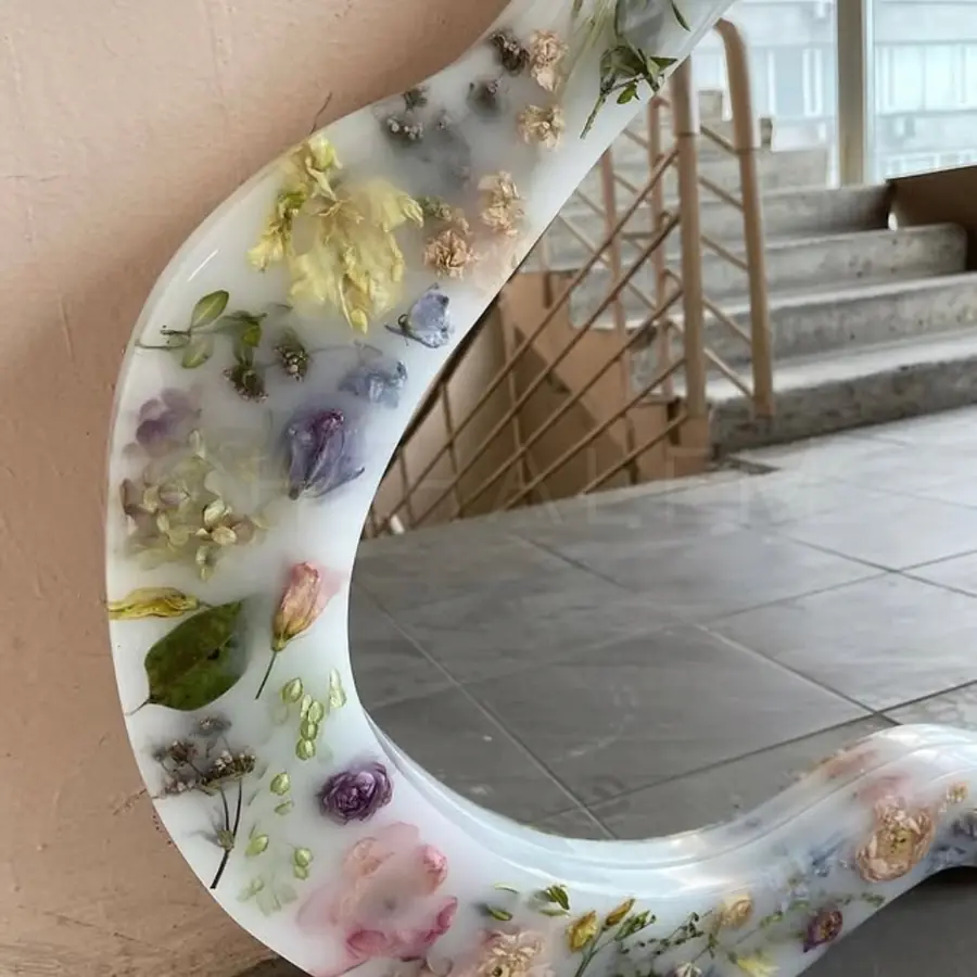 Cận cảnh hoa khô đủ màu tăng tính thẩm mỹ cho gương